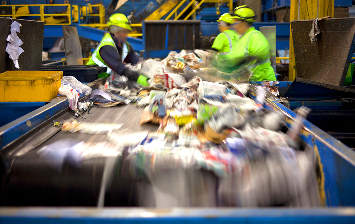 Recycling plastics conveyor belt